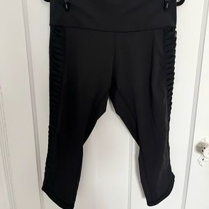 Lululemon cropped legging with mesh